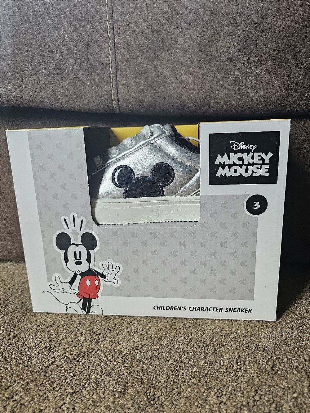 Disney NIB Mickey & Friends Character Sneakers Tennis Shoes Kids Size 3